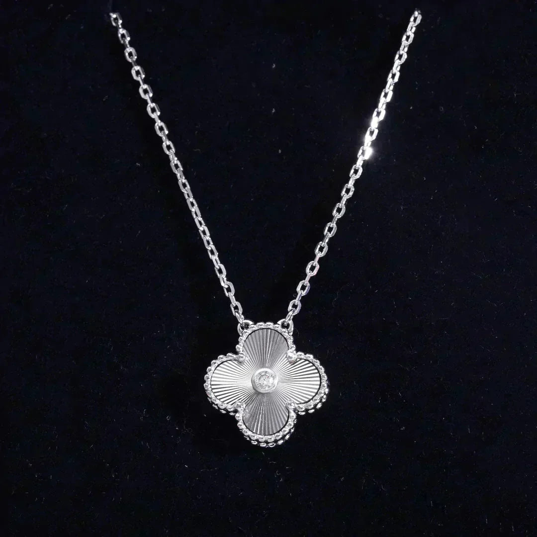 [⭐Novea]CLOVER  15MM DIAMOND LASER NECKLACE SILVER