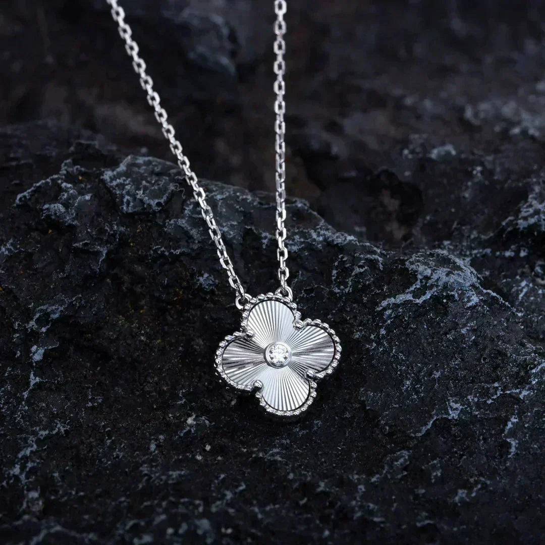 [⭐Novea]CLOVER  15MM DIAMOND LASER NECKLACE SILVER