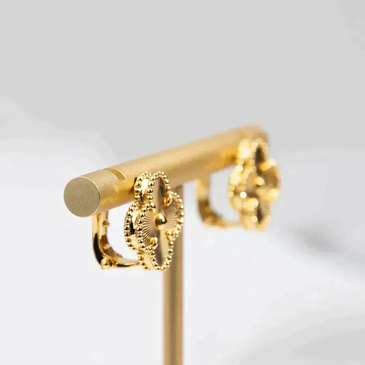 [⭐Novea]CLOVER MEDIUM 1 MOTIFS LASER EARRINGS