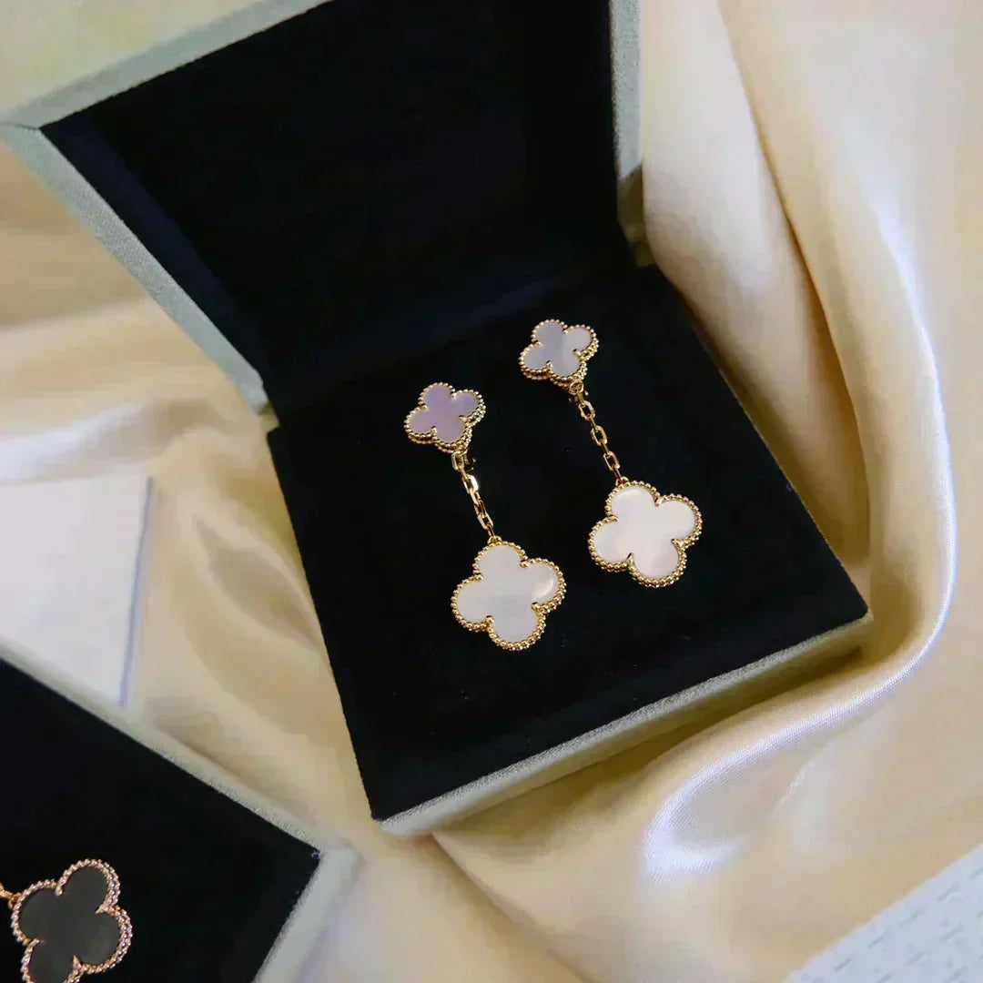 [⭐Novea]CLOVER 2 MOTIF WHITE MOP EARRINGS