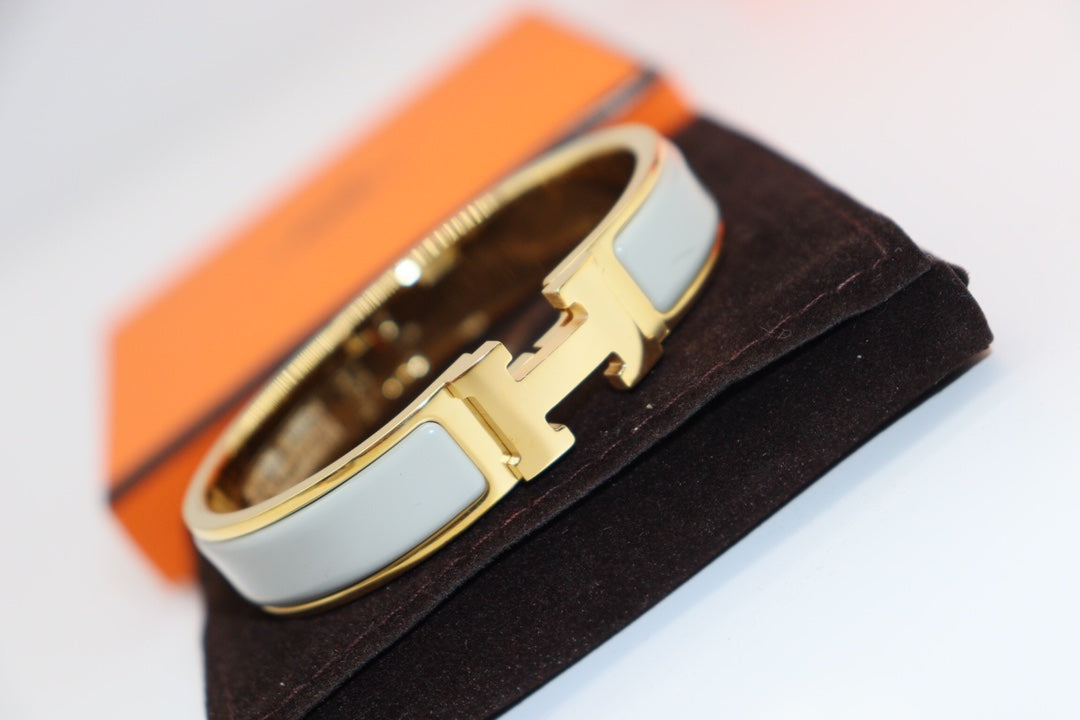 [⭐Novea]H LIGHT BLUE BRACELET