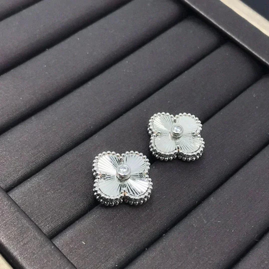 [⭐Novea]CLOVER MINI 9.5MM LASER EARRINGS