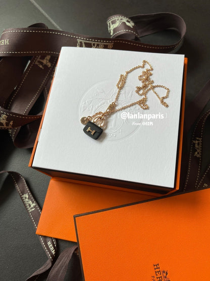 [⭐Novea]CONSTANCE BLACK PEDANT PINK GOLD NECKLACE