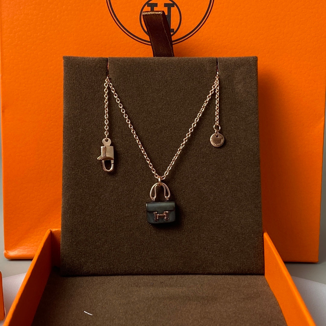 [⭐Novea]CONSTANCE BLACK PEDANT PINK GOLD NECKLACE
