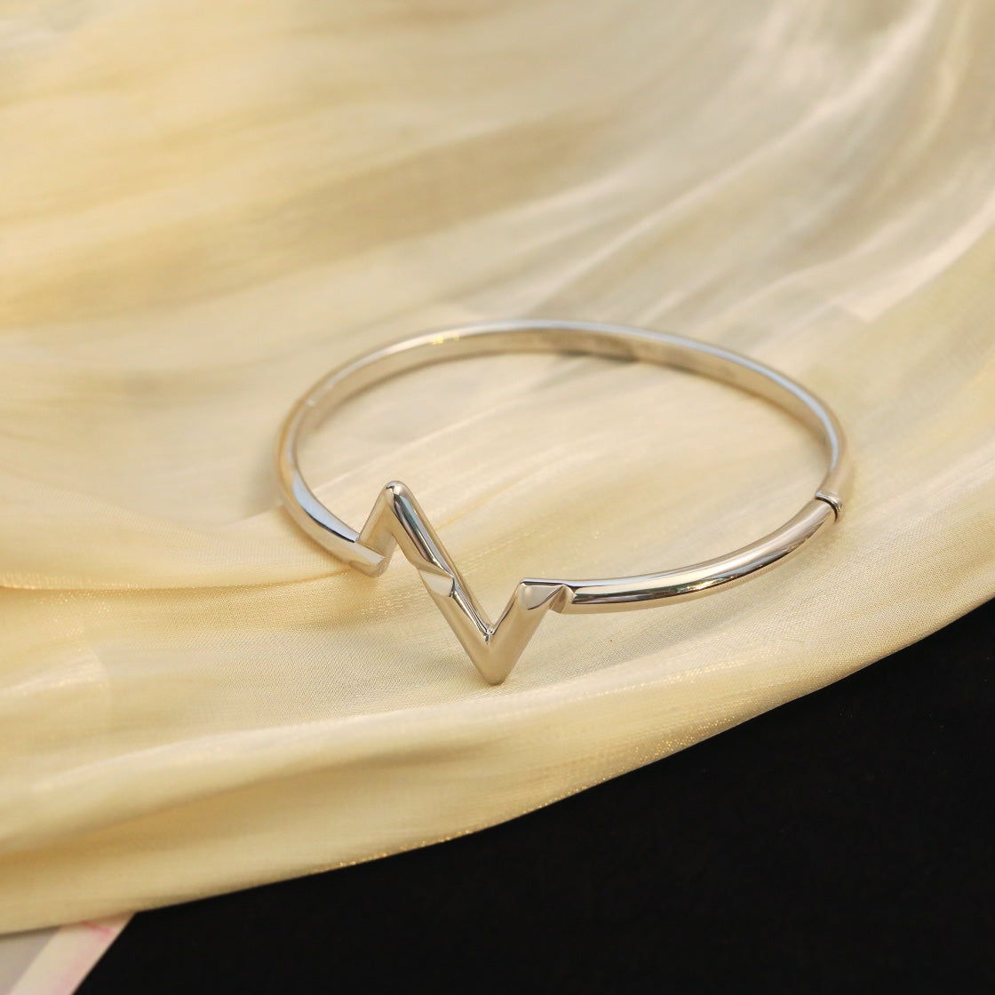 [⭐Novea]VOLTE UPSITE DOWN BRACELET