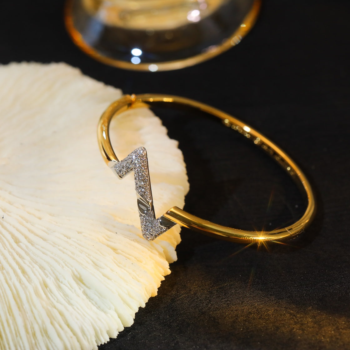 [⭐Novea]VOLTE UPSITE DOWN GOLD DIAMOND BRACELET