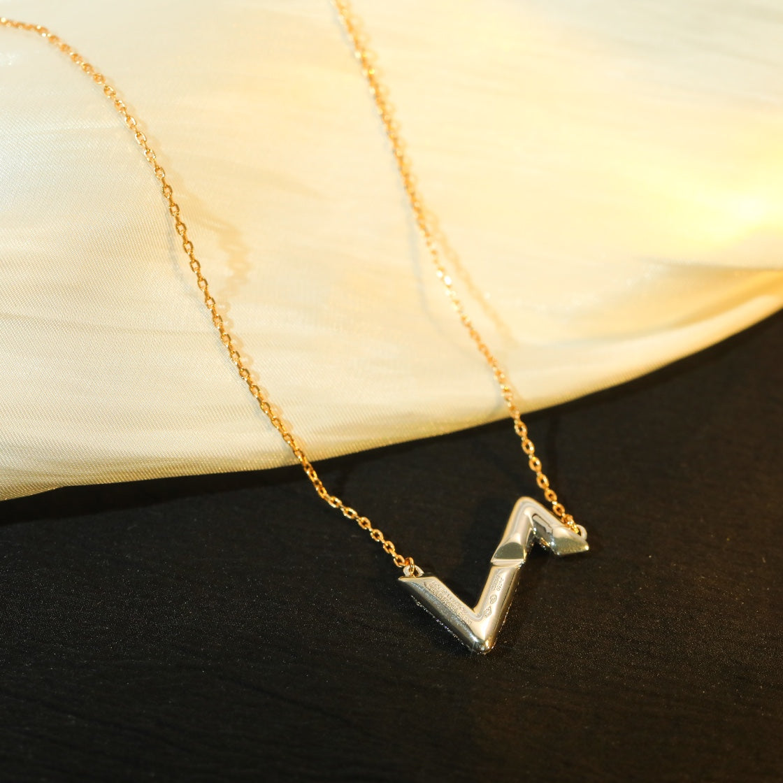 [⭐Novea]VOLT SILVER DIAMOND PEDANT NECKLACE