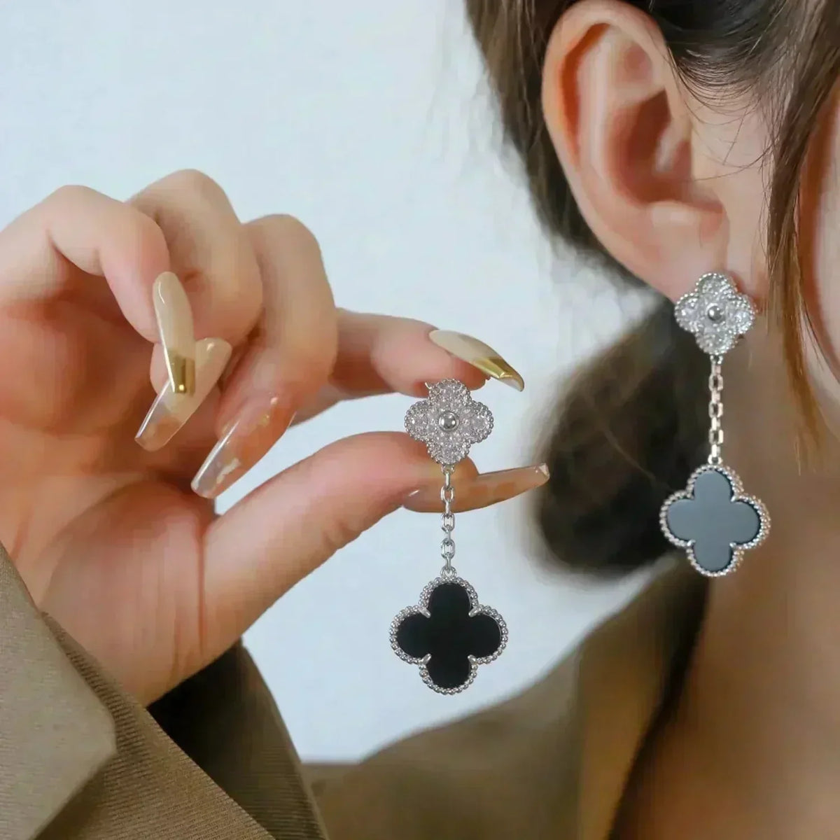 [⭐Novea]CLOVER 2 MOTIFS  DIAMOND ONYX EARRINGS SILVER