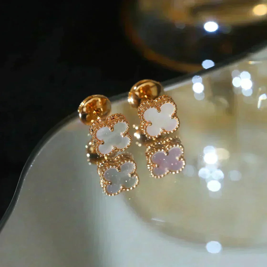 [⭐Novea]CLOVER MINI 9.5MM WHITE MOP EARRINGS