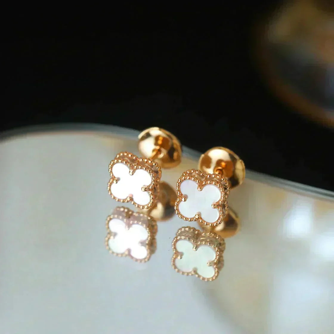 [⭐Novea]CLOVER MINI 9.5MM WHITE MOP EARRINGS
