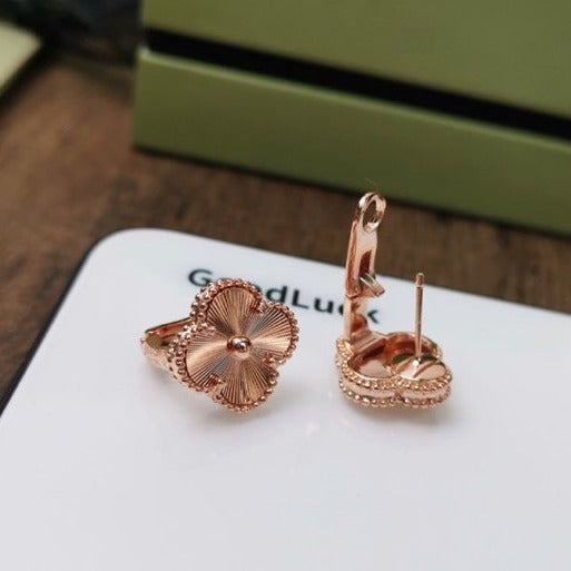 [⭐Novea]CLOVER MEDIUM STUD EARRINGS