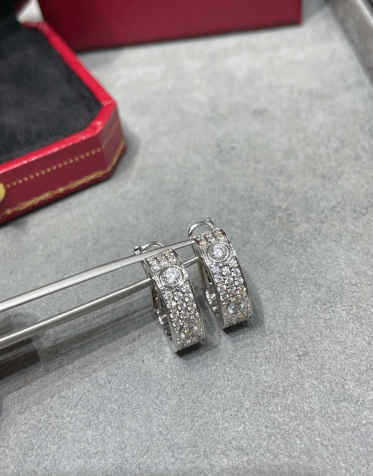 [⭐Novea]LOVE 5.5MM DIAMOND PAVED EARRINGS