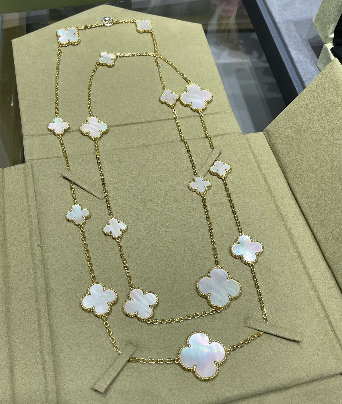 [⭐Novea]CLOVER 16 MOTIF WHITE MOP GOLD NECKLACE
