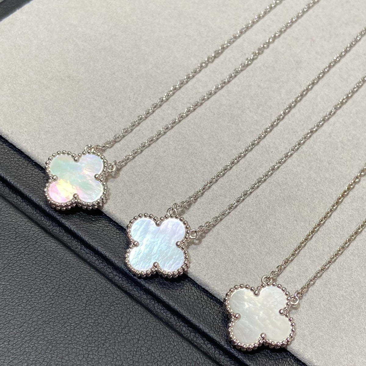 [⭐Novea]CLOVER MEDIUM SILVER WHITE MOP NECKLACE