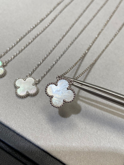 [⭐Novea]CLOVER MEDIUM SILVER WHITE MOP NECKLACE