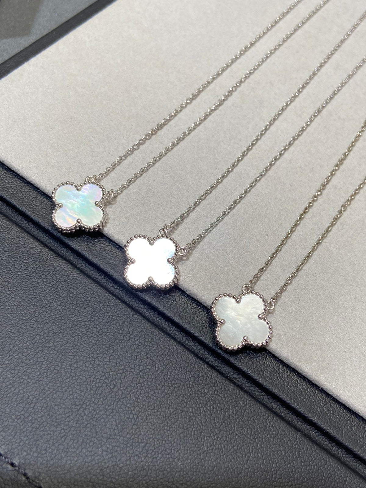 [⭐Novea]CLOVER MEDIUM SILVER WHITE MOP NECKLACE