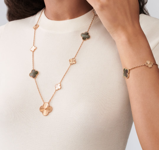 [⭐Novea]DETACHABLE CLOVER 15(11+4) FLOWER SILVER NECKLACE SET