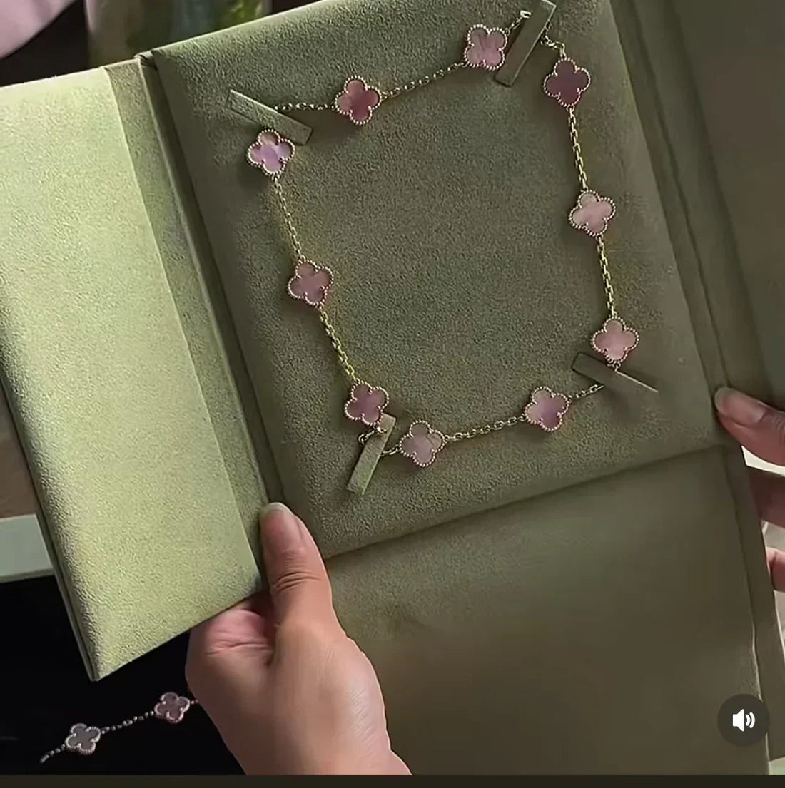 [⭐Novea Jewellery] Pink Necklace with Ten Clover Designs