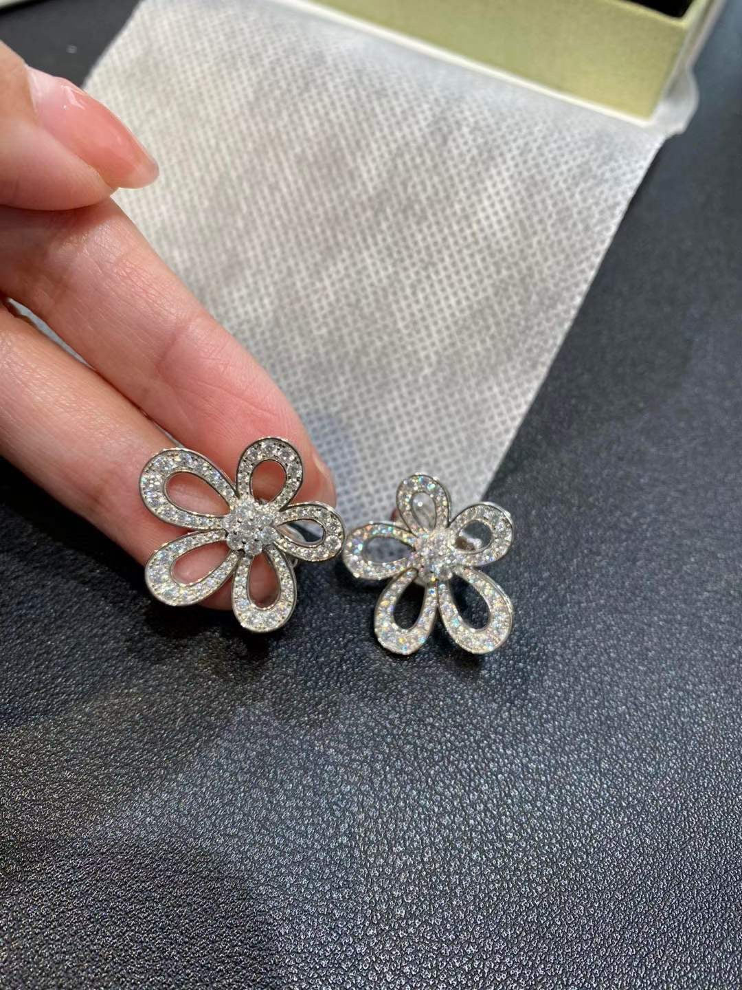 [⭐Novea]FLOWERLACE EARRINGS FULL DIAMONDS