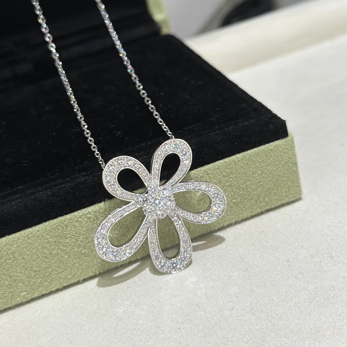 [⭐Novea]FLOWERLACE NECKLACE FULL DIAMONDS