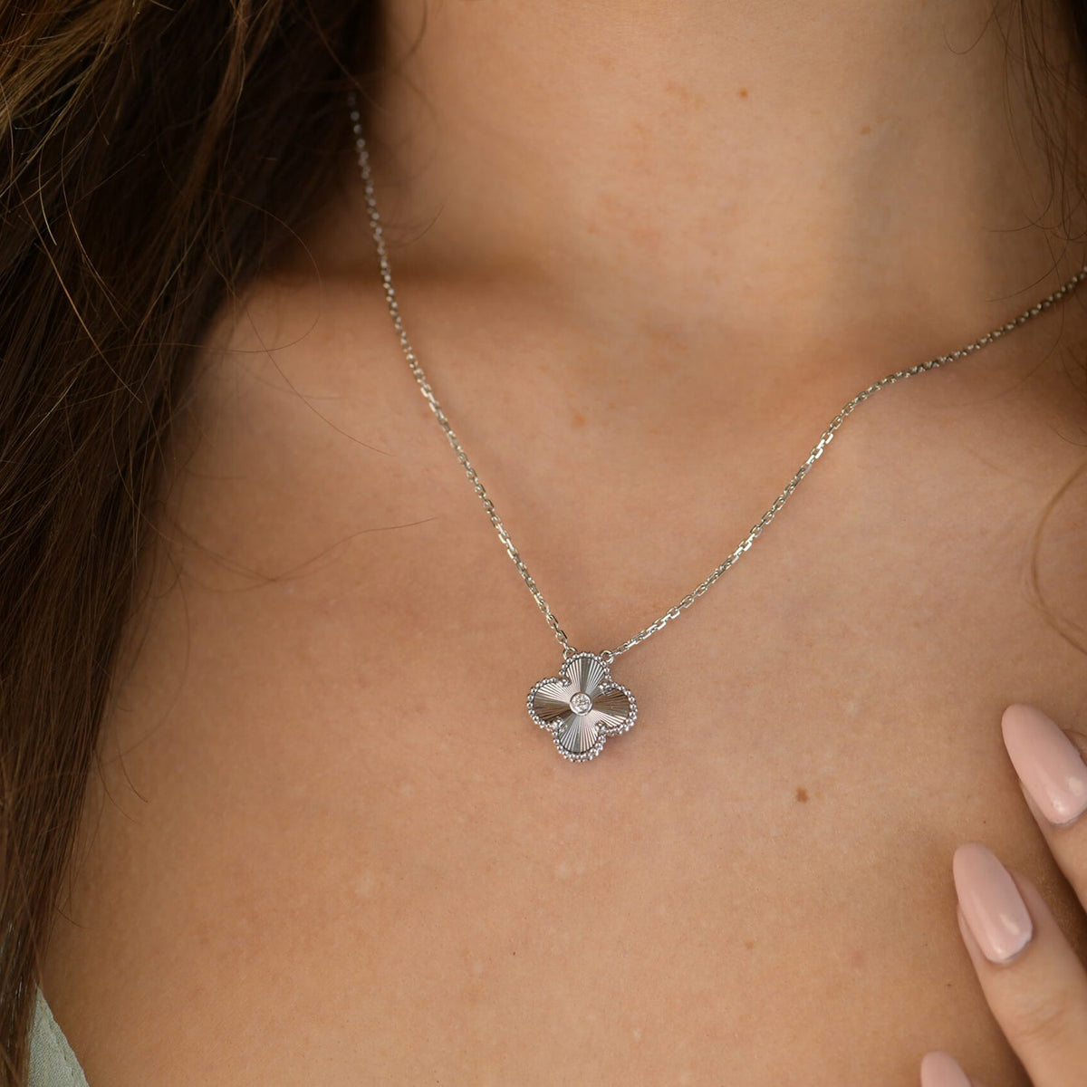 [⭐Novea]CLOVER  15MM DIAMOND LASER NECKLACE SILVER