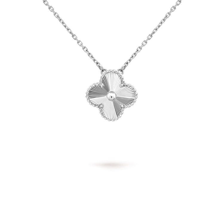 [⭐Novea]CLOVER 15MM LASER NECKLACE SILVER