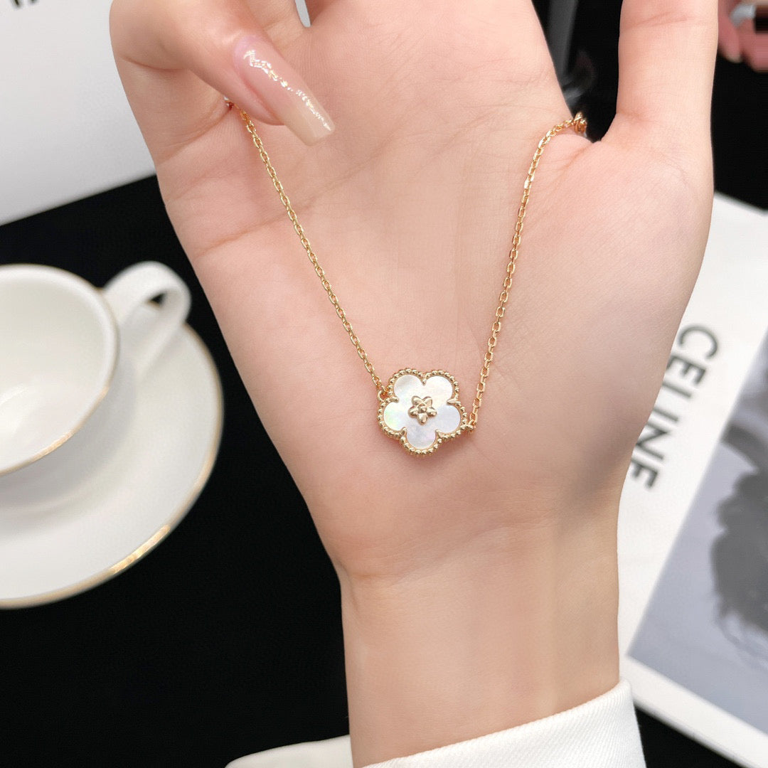[⭐Novea]LUCKY WHITE MOP PLUM BLOSSOM  BRACELET