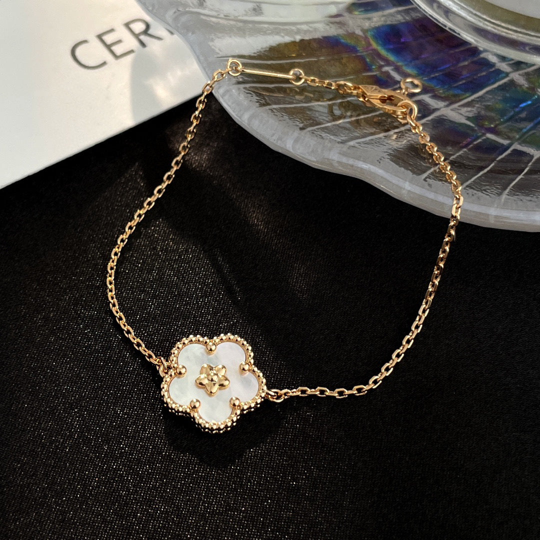 [⭐Novea]LUCKY WHITE MOP PLUM BLOSSOM  BRACELET