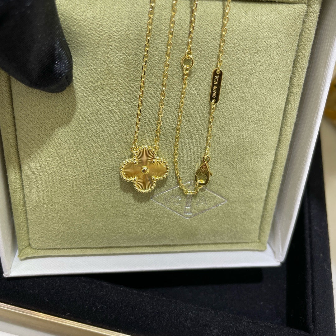 [⭐Novea]CLOVER 15MM LASER NECKLACE