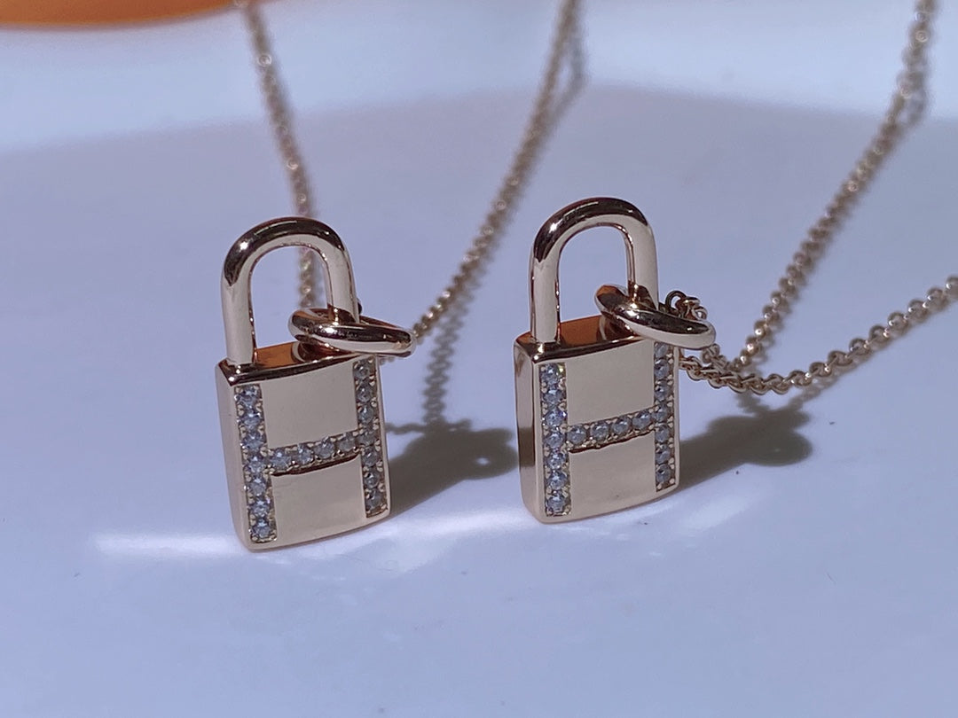 [⭐Novea]HM ADVANCED NICHE LOCK HEAD NECKLACE DIAMONDS