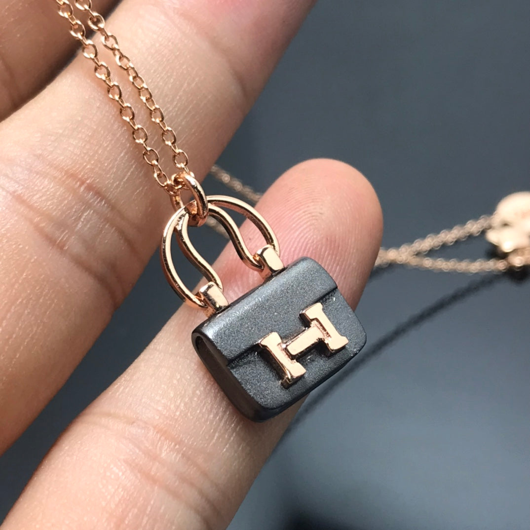 [⭐Novea]WOMEN'S HM AMULETTES CONSTANCE PENDANT NECKLACE