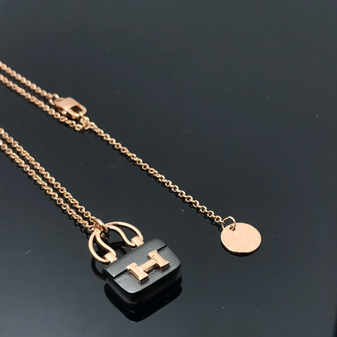 [⭐Novea]WOMEN'S HM AMULETTES CONSTANCE PENDANT NECKLACE