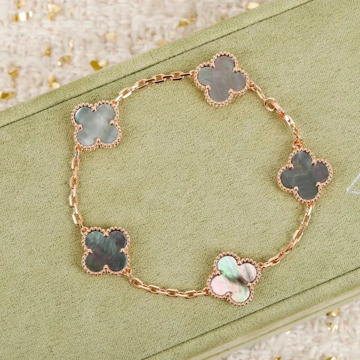 [⭐Novea] CLOVER 5 MOTIF GRAY MOP BRACELET COLLECTION