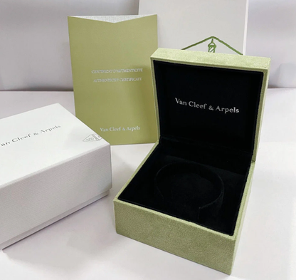 [⭐Novea]CLOVER 15MM LASER NECKLACE AND BOX