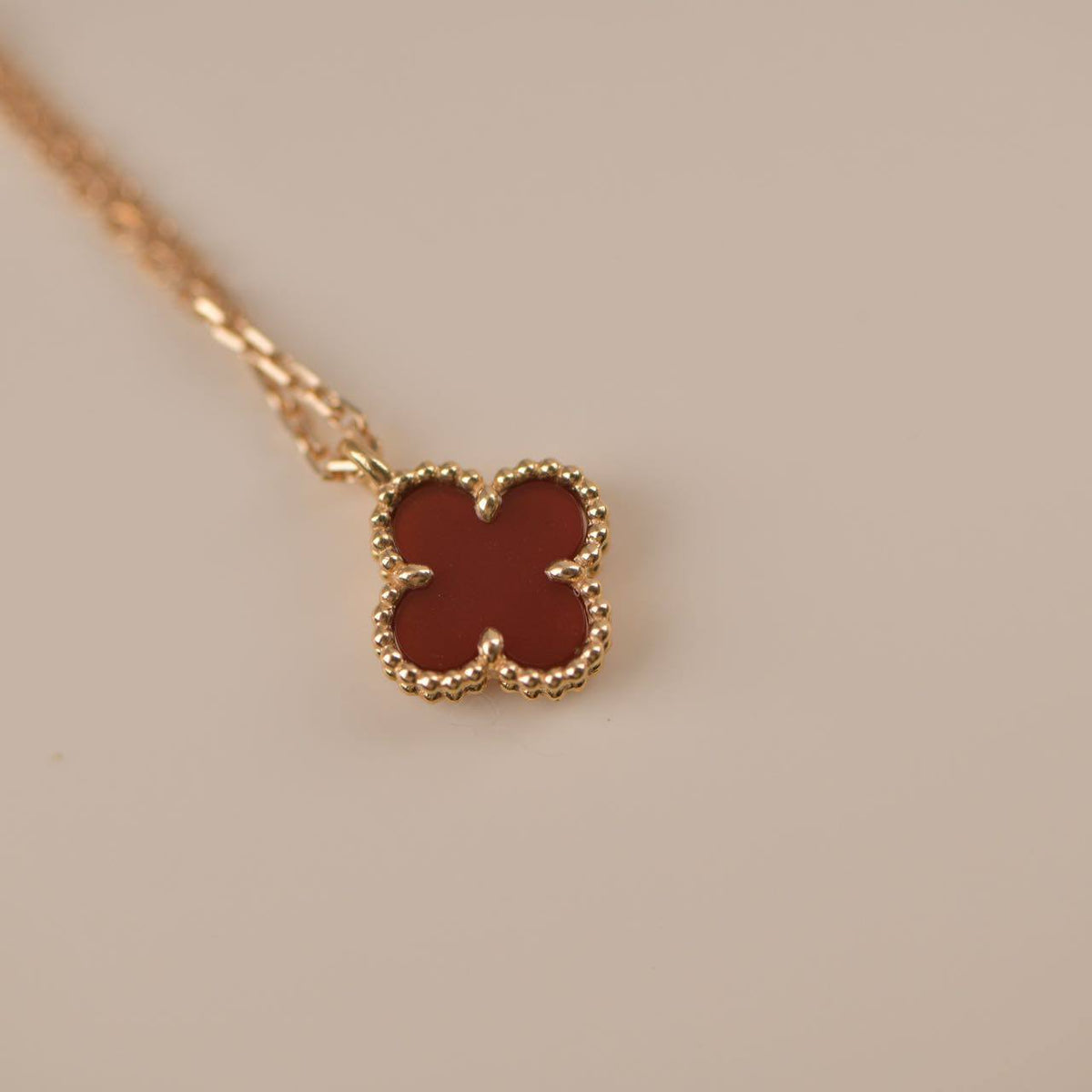 [⭐Novea]CLOVER MINI 9.5MM WHITE CARNELIANS NECKLACE