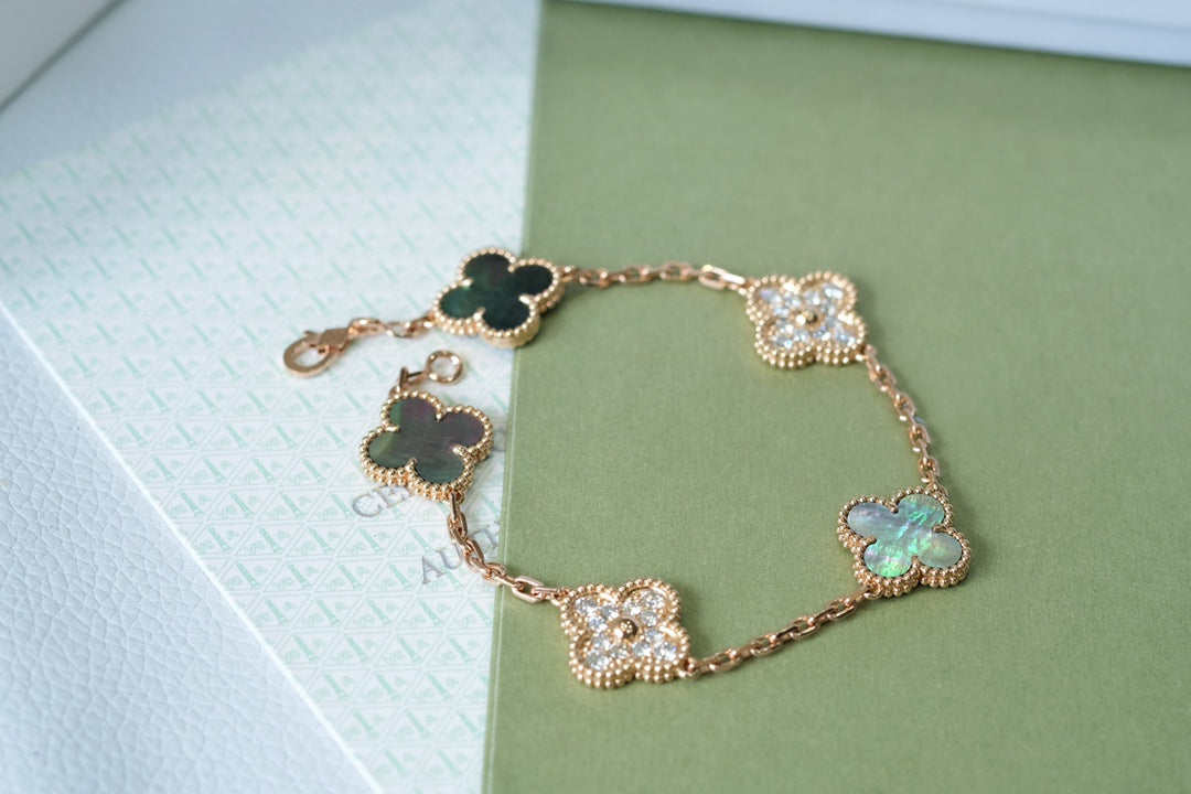 [⭐Novea] CLOVER 5 MOTIF GRAY MOP BRACELET COLLECTION