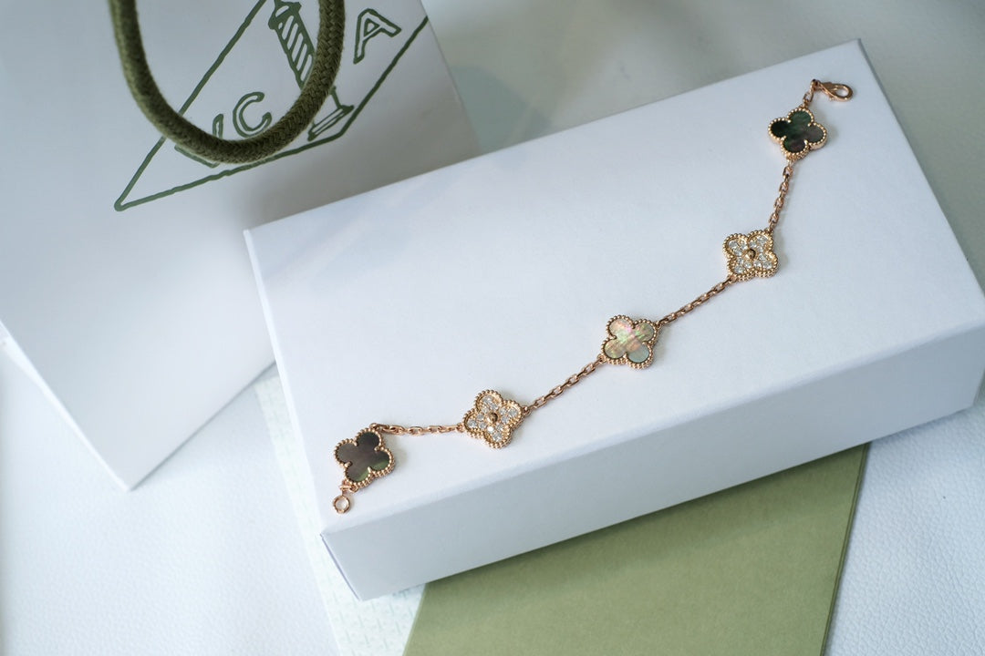 [⭐Novea] CLOVER 5 MOTIF GRAY MOP BRACELET COLLECTION