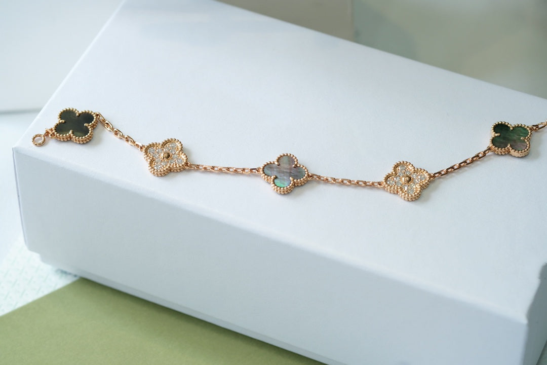 [⭐Novea] CLOVER 5 MOTIF GRAY MOP BRACELET COLLECTION