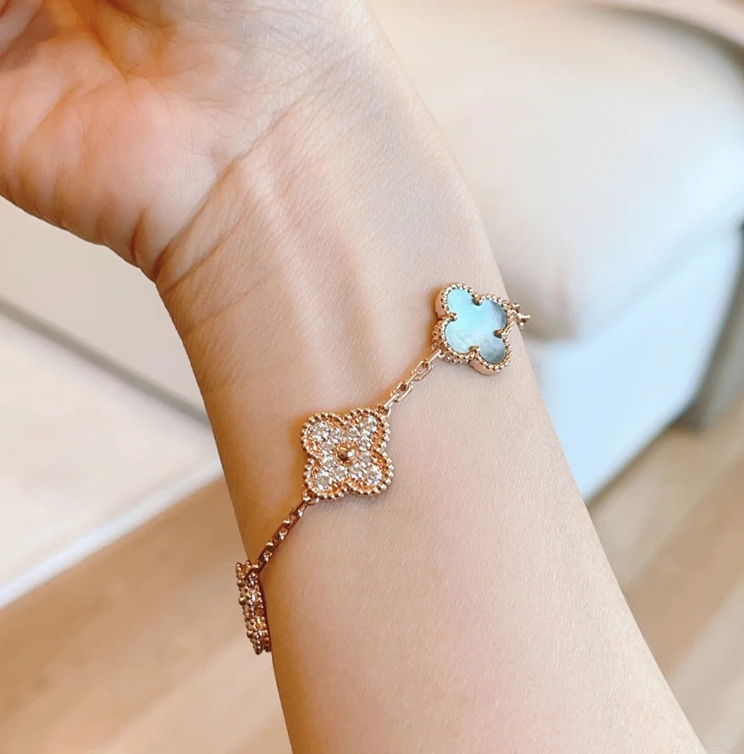 [⭐Novea] CLOVER 5 MOTIF GRAY MOP BRACELET COLLECTION