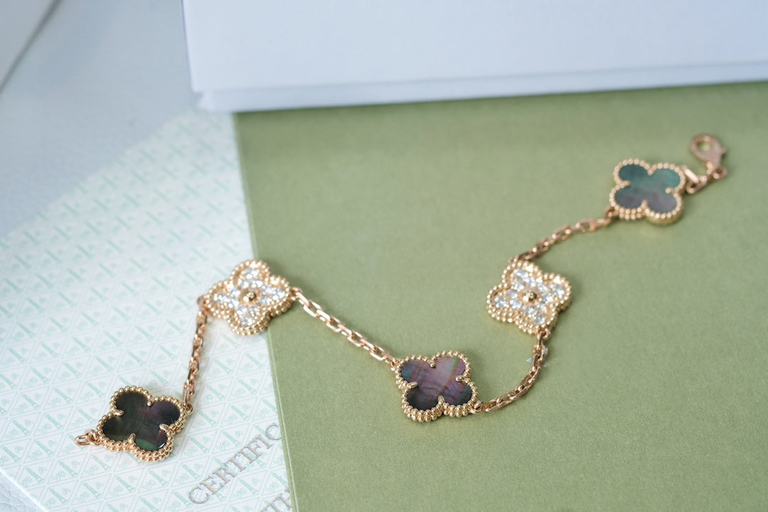 [⭐Novea] CLOVER 5 MOTIF GRAY MOP BRACELET COLLECTION