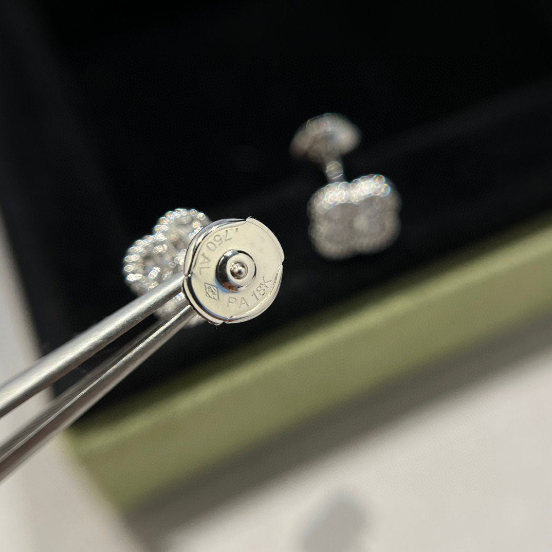 [⭐Novea]CLOVER MINI DIAMOND STUD EARRINGS